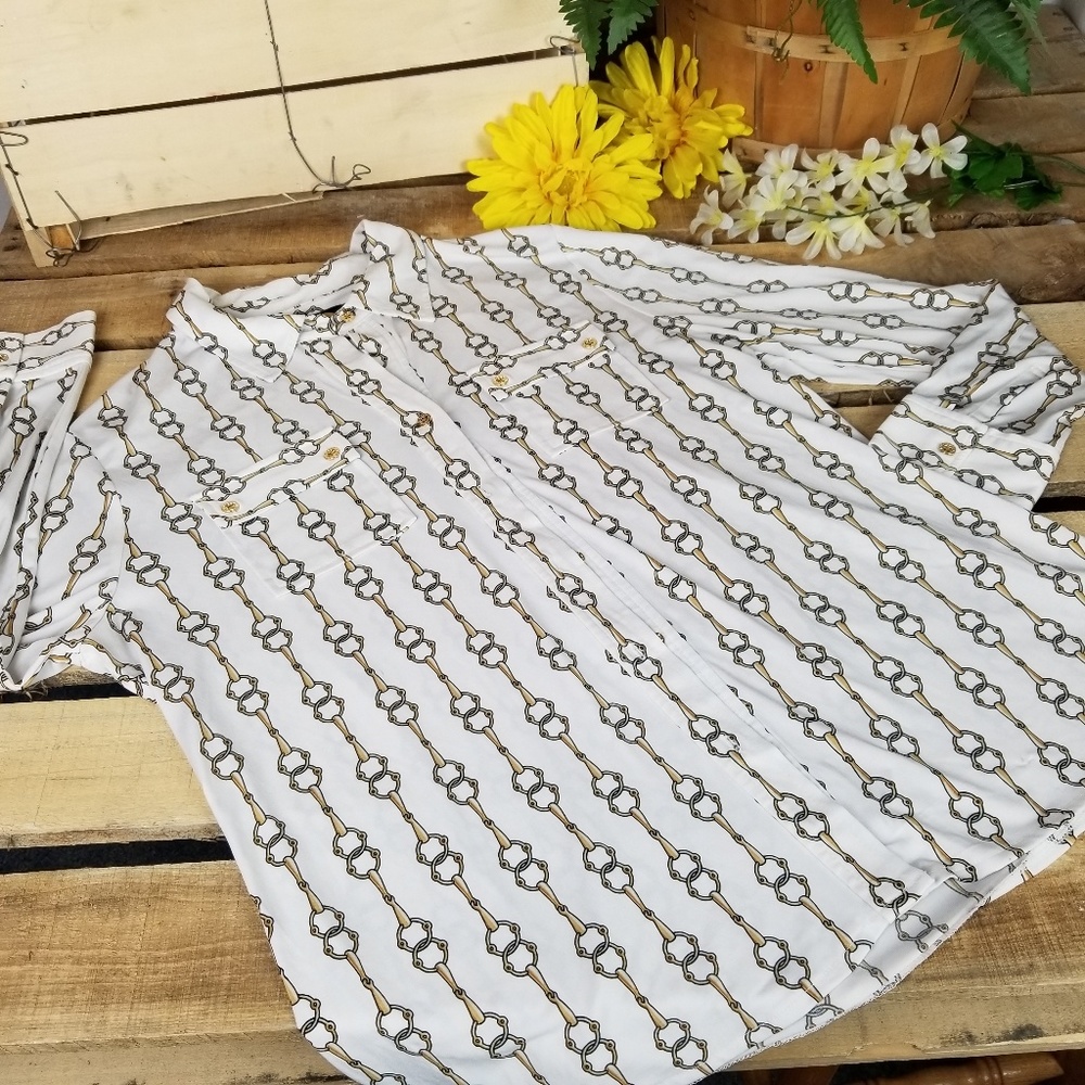 Adrienne Vittadini  Gold chain   Button-down 201